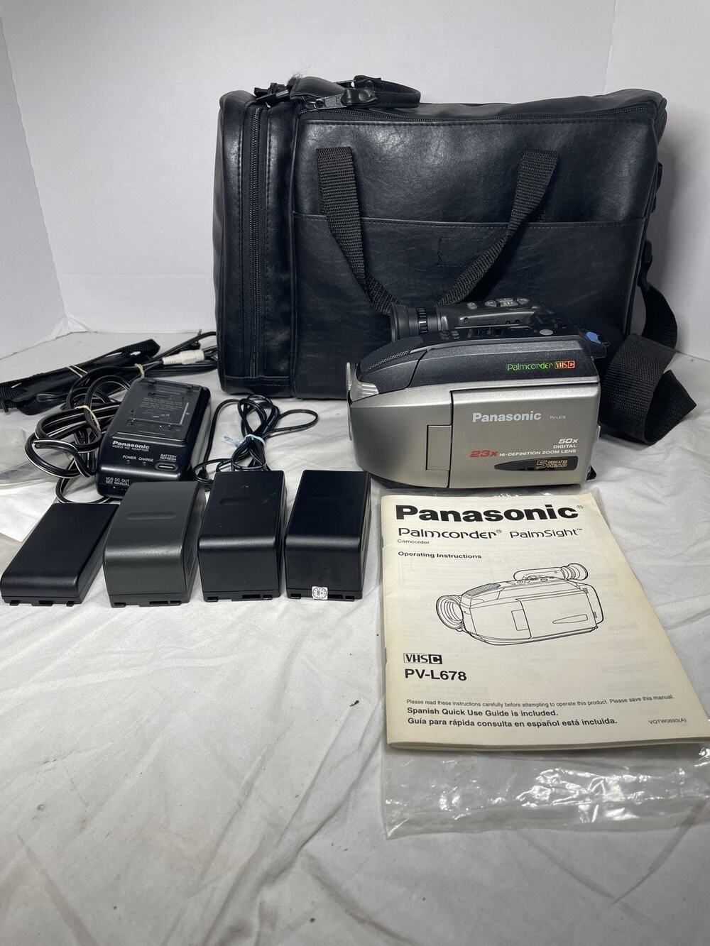 Panasonic PV-L678D VHS-C Palmcorder Camcorder-charger-4 Batteries-Case-Works!!!!